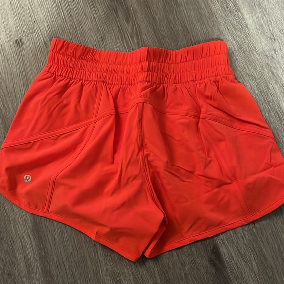 lululemon tracker LR short 4” - Picture 7 of 9